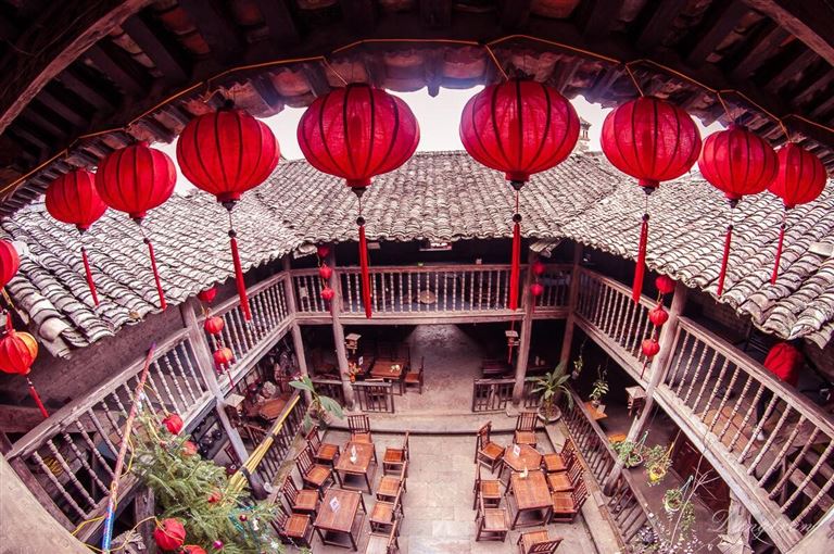 Phố cổ Đồng Văn Hà Giang gây ấn tượng với du khách trong và ngoài nước bởi nét đẹp cổ kính, cùng những nét văn hoá đậm đà bản sắc dân tộc. 