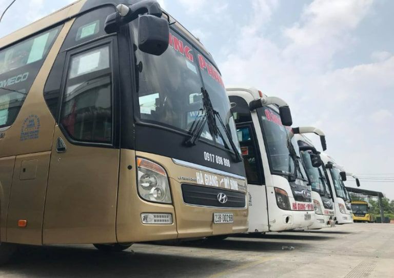Xe khách trên tuyến đường Hà Nội - Hà Giang đa hạng các dòng xe khác nhau thỏa sức cho khách du lịch lựa chọn 