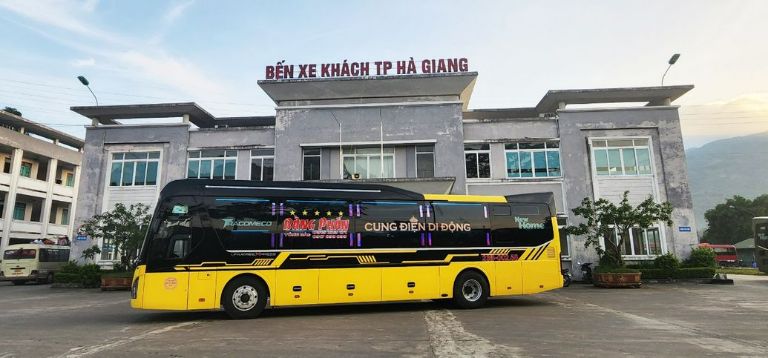 Xe khách xuất hiện phổ biến trên các tuyến đường chạy từ Hà Nội tới Hà Giang 