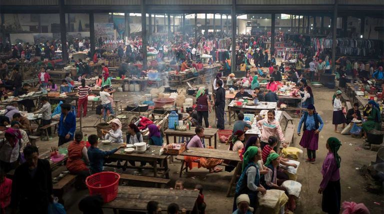 Chợ phiên Hà Giang được mở từ sớm nhưng thường hết hàng rất nhanh, gần như đến trưa là chợ đã vãn gần hết 