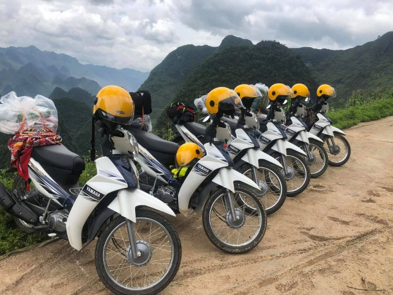 Xe máy là phương tiện được nhiều du khách lựa chọn khi du lịch phượt Hà Giang