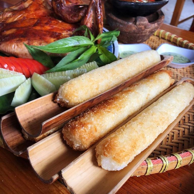 Cơm lam là món đặc sản Hà Giang hấp dẫn chắc chắn bạn không thể bỏ lỡ khi du lịch Hoàng Su Phì.
