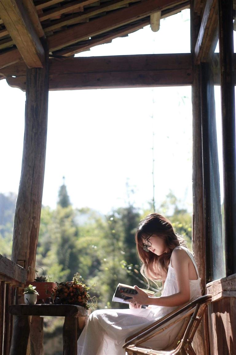 Du khách rất thích không gian đọc sách yên tĩnh, decor đẹp và hướng ra quang cảnh núi rừng Hà Giang cực chill. 