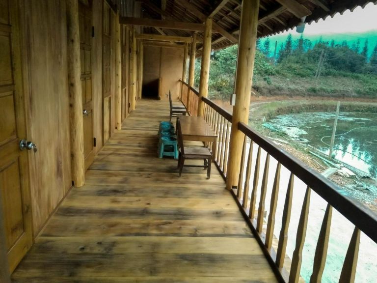 Ban cộng rộng rãi là địa điểm lý tưởng để du khách tận hưởng cảnh sắc thiên nhiên - Homestay Nặm Đăm Hà Giang