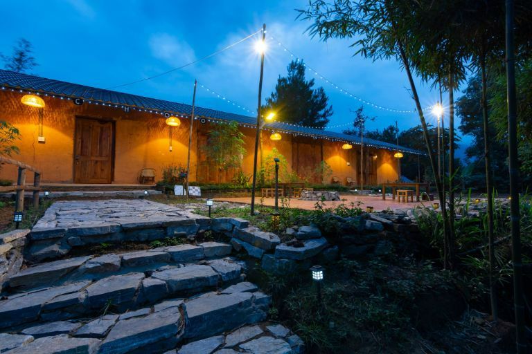 Không gian buổi tối cực chill tại Chook Bungalow homestay khiến du khách xiêu lòng