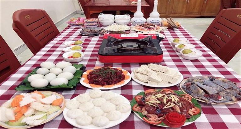 Những bữa ăn thịnh soạn, được trang trí đẹp mắt và nêm nêm vừa miệng được cung cấp tại khách sạn Bảo Minh. 