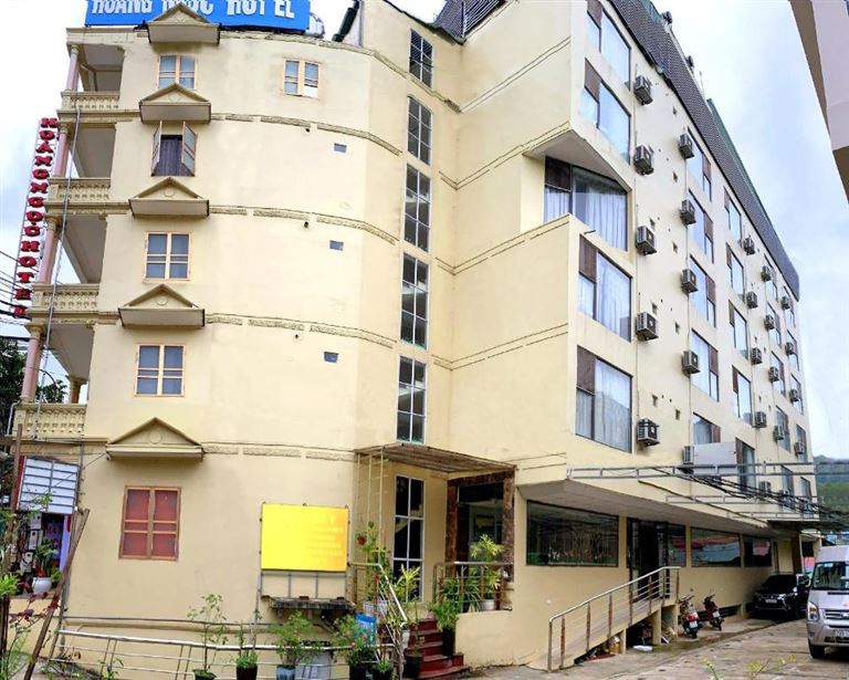 Hoàng Ngọc là một trong những khách sạn tại Đồng Văn được xây dựng từ thời kì đầu khi du lịch Hà Giang phát triển. 