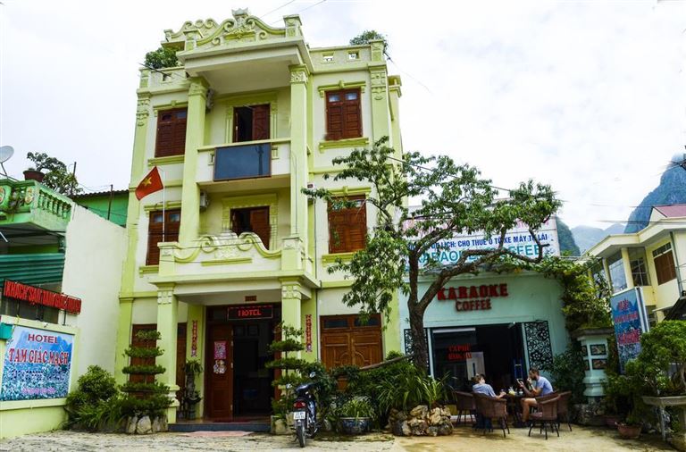 Khách sạn tại Đồng Văn - khách sạn Tam Giác Mạch gây ấn tượng với khách hàng bởi cái tên đặc biệt của mình. 