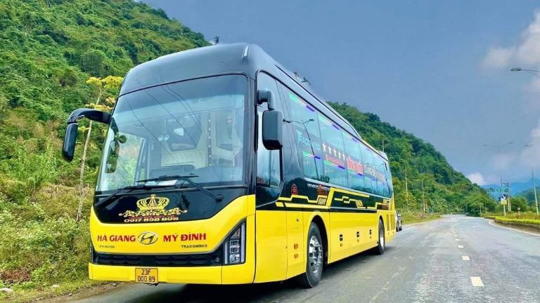Xe khách được nhiều hành khách lựa chọn trên tuyến đường Hà Nội - Hà Giang
