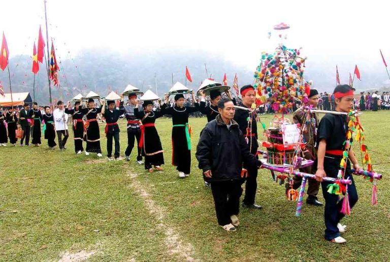 Những mâm lễ tươm tất, các nghi lễ phức tạp được người dân Hà Giang thực hiện và giữ gìn qua nhiều thế hệ
