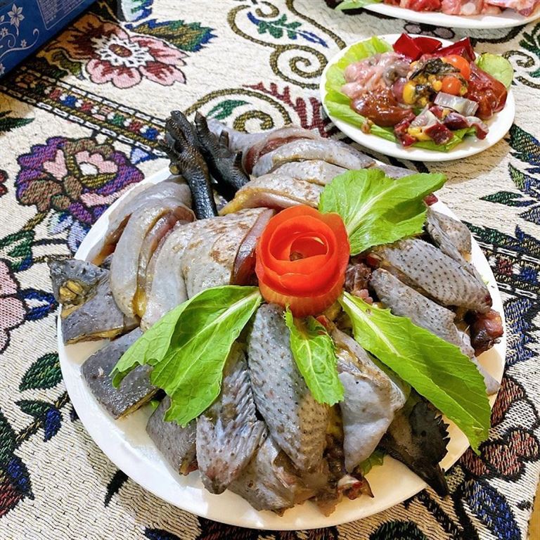 nhà hàng Chi Cu Cu Hà Giang được khách hàng đánh giá rất cao khi có hương vị đậm đà và đồ ăn kèm tươi sạch. 