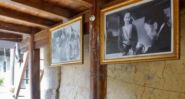 Một số bức ảnh về nhân vật Pao được trưng bày trong không gian ngôi nhà. 