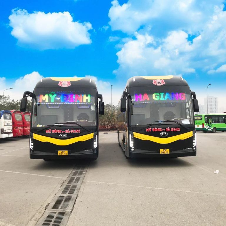 Xe khách là phương tiện phổ biến được nhiều khách du lịch lựa chọn khi ghé thăm Hà Giang