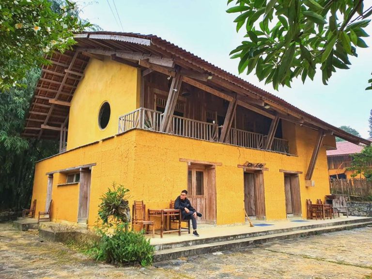 Dao Lodge homestay không chỉ nổi bật với tông màu nâu đất mà còn tạo ấn tượng đối với du khách nhờ chất lượng phục vụ cao cấp