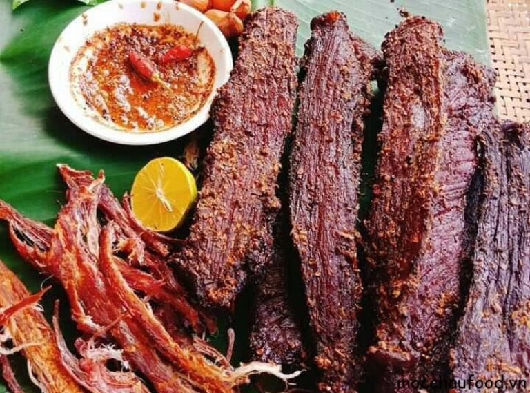 Thịt trâu gác bếp Hà Giang là món ăn đặc sản khiến biết bao du khách ấn tượng