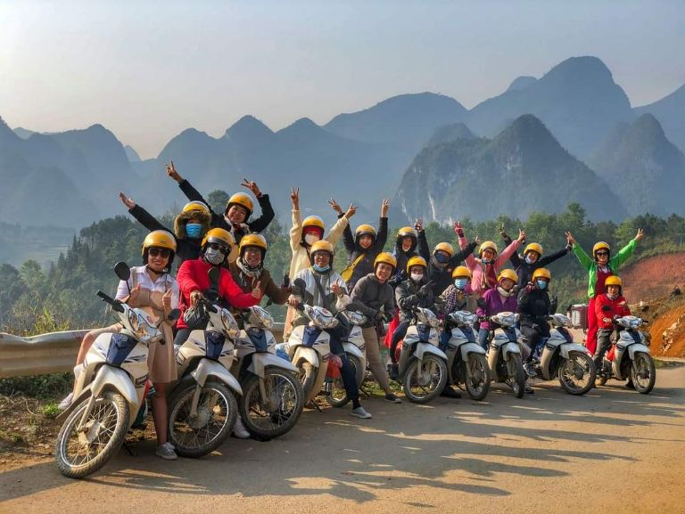 Lựa chọn xe máy tự lái để phượt Hà Giang cùng bạn bè sẽ là kỉ niệm cực kì đáng nhớ 