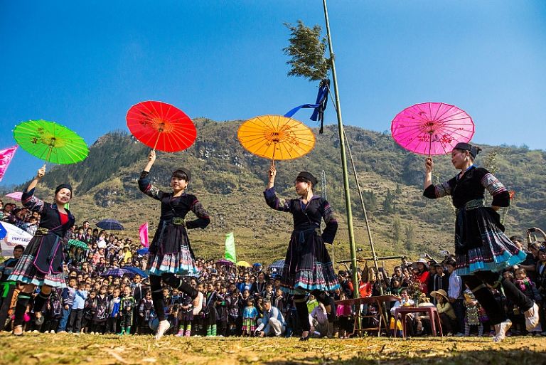 Hoạt động văn hóa, văn nghệ đặc sắc diễn ra trong lễ hội.