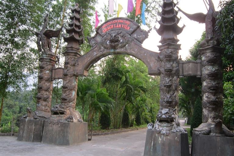 Thạch Lâm Viên Hà Giang là một địa điểm du lịch Hà Giang thu hút một lượng lớn khách tham quan trong thời gian gần đây.