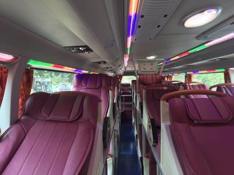 Xe khách Vạn Lục Tùng cung cấp dịch vụ xe trung chuyển đem lại trải nghiệm nhanh chóng, tiện lợi cho hành khách. 