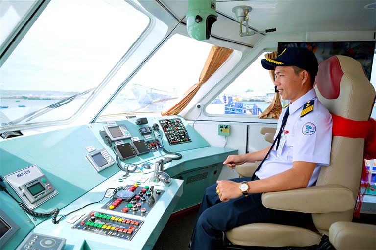 Vé tàu Phan Thiết Phú Qúy này đem đến cho khách hàng sự an tâm khi di chuyển với hệ thống nhân viên và dụng cụ cứu hộ chuyên nghiệp. 