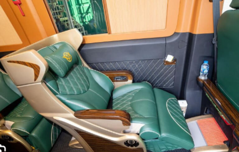 Xe Vân Hà sử dụng ghế ngồi sang trọng có thể ngả lưng 60 độ siêu tiện lợi.