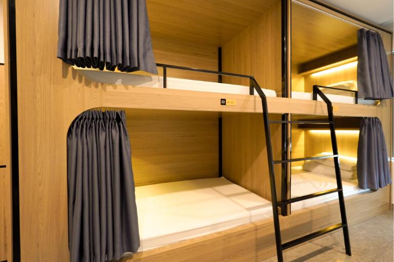 Giường nghỉ tại MOTOGO Hostel có kích thước 1.2m*2m, thích hợp với 1 - 2 người nằm. (nguồn: motogo.vn) 