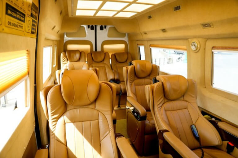 Phú Toán lựa chọn dòng xe limousine 7 chỗ, sang trọng và đầy tiện nghi.