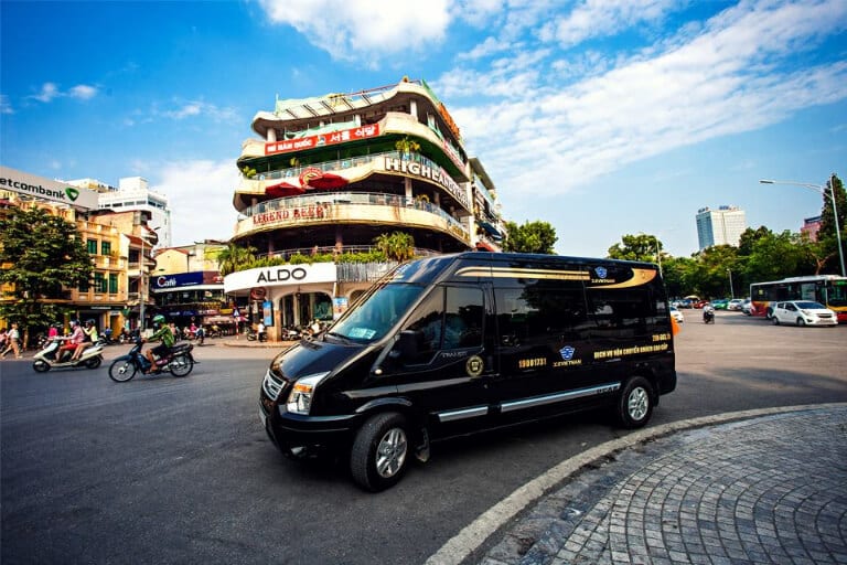 X.E Việt Nam sử dụng toàn bộ xe Limousine mới đồng bộ, đảm bảo an toàn cho từng chuyến xe chạy.