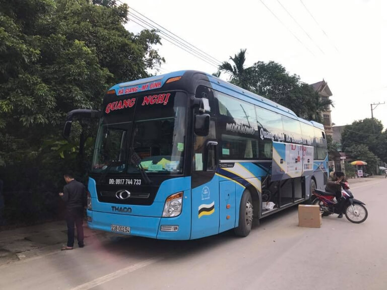Xe sạch sẽ, được trang bị đủ các tiện ích trong chuyến đi Hà Nội - Hà Giang cho khách hàng.