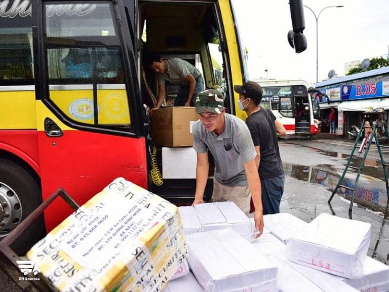 Nhà xe có nhận vận chuyển hàng hoá, bưu phẩm với mức phí phải chăng.