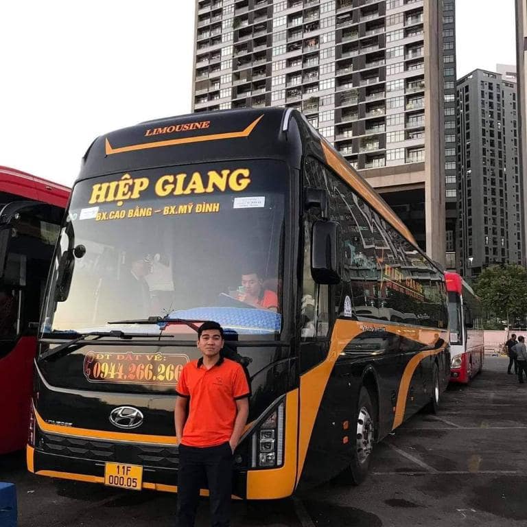 Hiệp Giang là đơn vị xe khách khai thác của tuyến chạy ngày và chạy đêm trên lộ trình Hà Nội Hà Quảng, Cao Bằng.