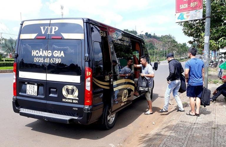 Mọi người có thể đặt vé bằng nhiều hình thức như gọi điện tổng đài, đặt vé online.