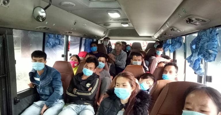 Thời gian di chuyển bằng xe khách từ Hà Nội đến Lạc Thuỷ khoảng hơn 2 tiếng rưỡi.