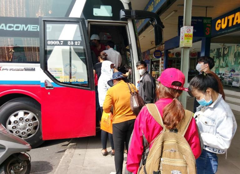 Nhà xe sẽ có những điểm đón cố định đã thông báo trước với khách hàng từ 3-5 phút