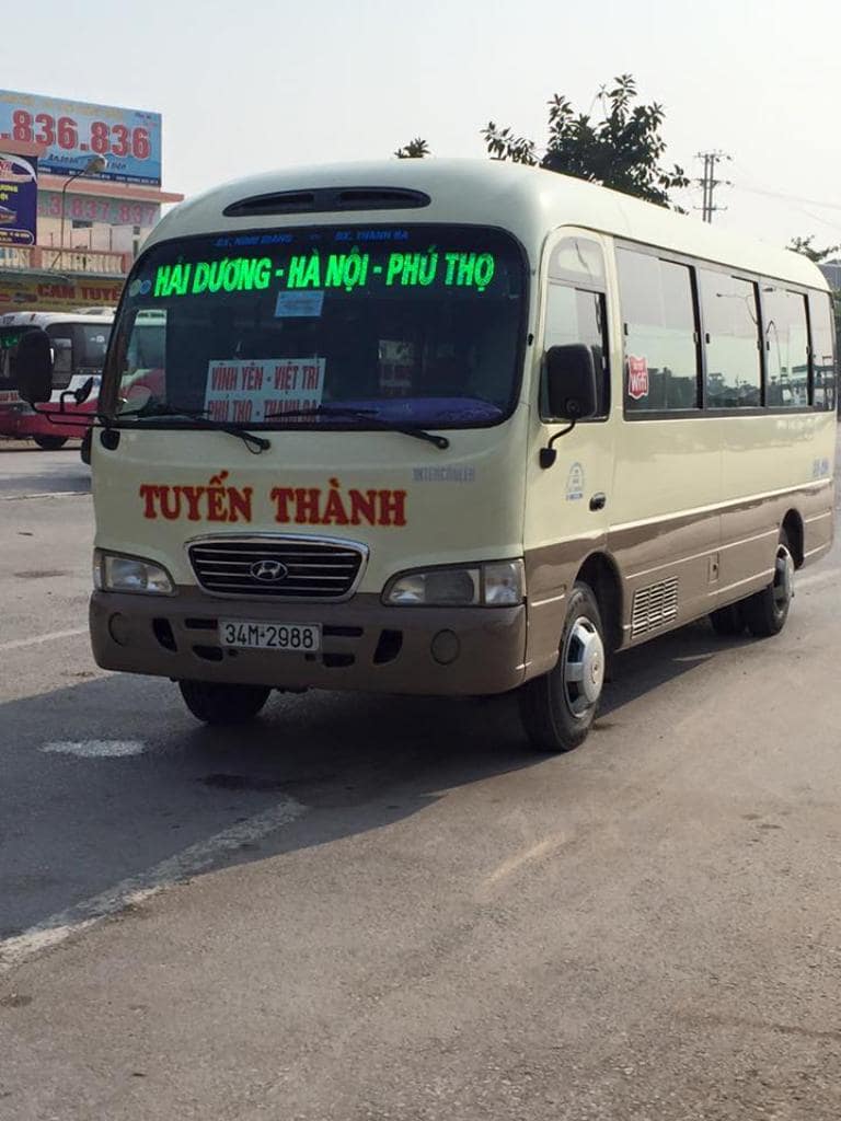 Ghế ngồi bọc da cao cấp có rèm che nắng để khách hàng nghỉ ngơi