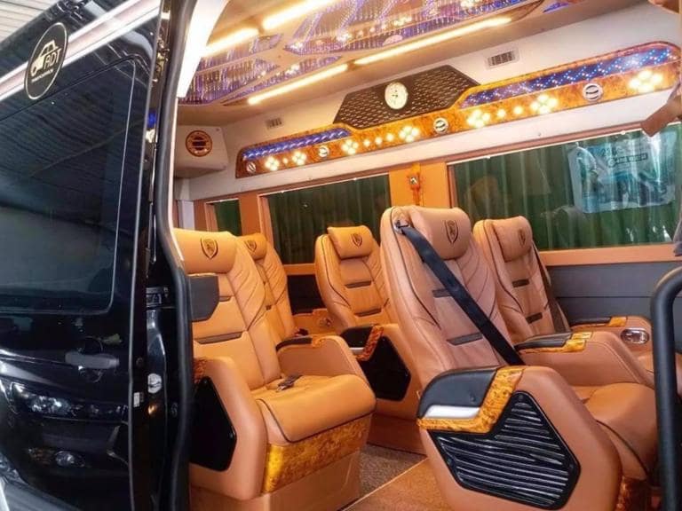 Không gian nhà xe rộng rãi, thoáng mát, luôn được vệ sinh sạch sẽ sau mỗi chuyến đi.