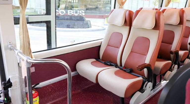Nhà xe sử dụng dòng xe 29 chỗ ngồi, ghế bọc da êm ái có điều hoá mát mẻ.