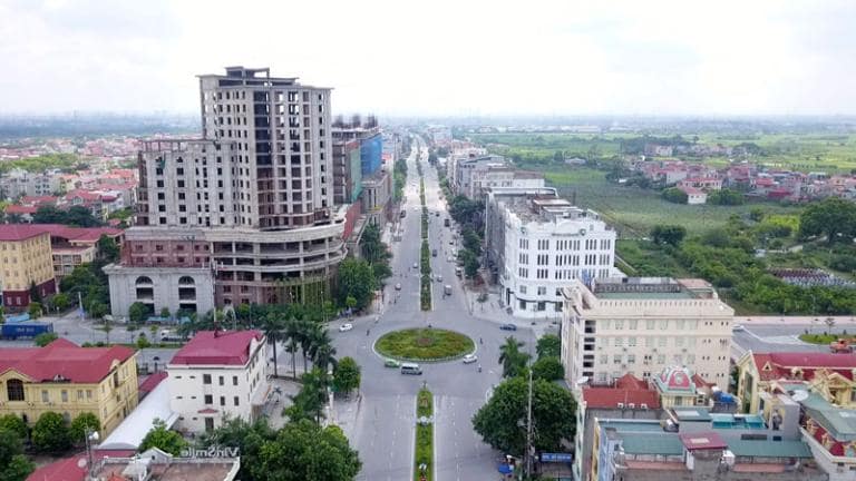 Điều kiện giao thông di chuyển dễ dàng, đường quốc lộ lớn, hiện đại