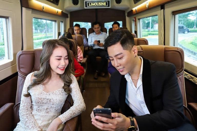 Phương thức đặt vé qua tổng đài vẫn được nhiều nhà xe và khách hàng lựa chọn.
