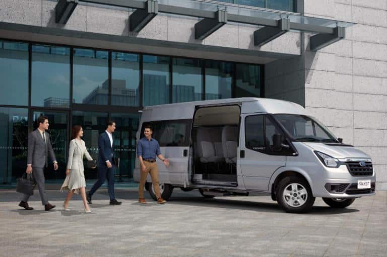 Xe ghép 16 chỗ có sức chứa lớn, phù hợp cho đoàn 8–12 người.