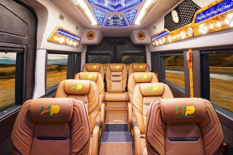 Hệ thống xe limousine hiện đại, đầy đủ tiện nghi để phục vụ hành khách tốt nhất.