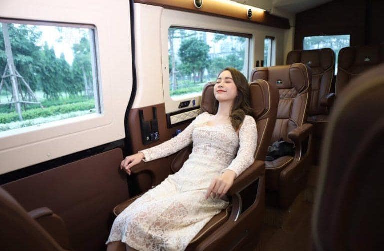 Mọi người khi lên xe hãy tuân thủ mọi quy định của nhà xe để không gây ảnh hưởng đến mọi người xung quanh.