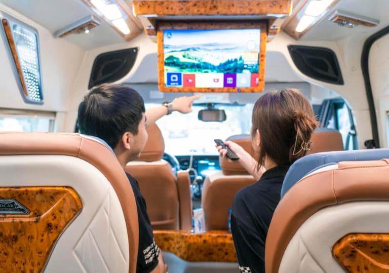 Hành khách lên xe không hút thuốc, không làm ồn, không mang thức ăn có mùi tránh ảnh hưởng tới người xung quanh.