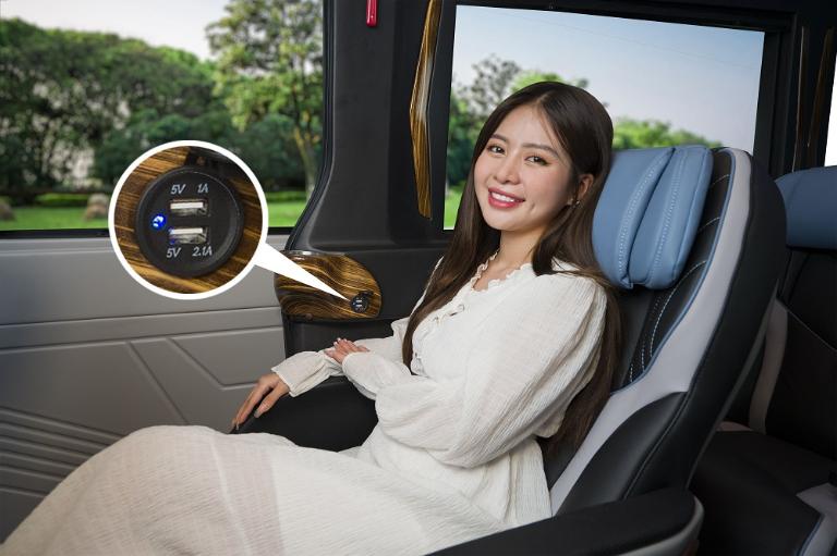 Trên xe được trang bị đầy đủ tiện nghi để hành khách nghỉ ngơi thoải mái nhất.