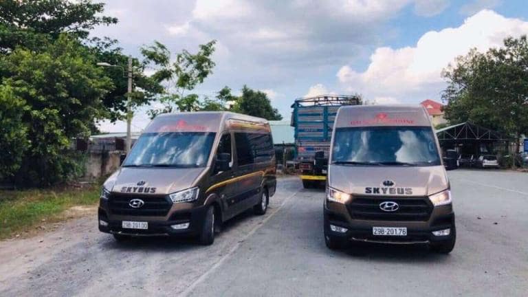 Xe Limousine Tiên Lãng sử dụng dòng xe limousine 9 chỗ hiện đại với đầy đủ tiện ích.