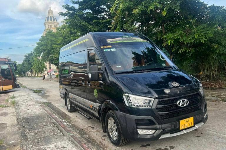 Nhà xe Ngọc Huyền cung cấp nhiều dịch vụ từ vận tải hành khách, chuyển hàng hoá, giấy tờ,...