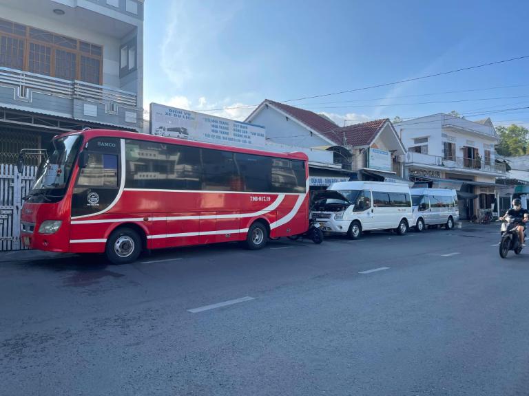 xe khách Sài Gòn Thạnh Phú