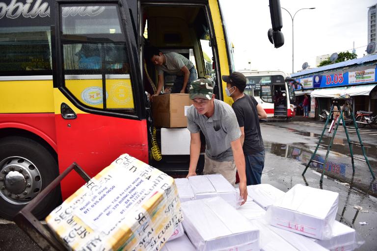 Nhà xe có nhận vận chuyển hàng hoá với phí cước phụ thuộc vào đơn hàng, trọng lượng và địa điểm đón trả.