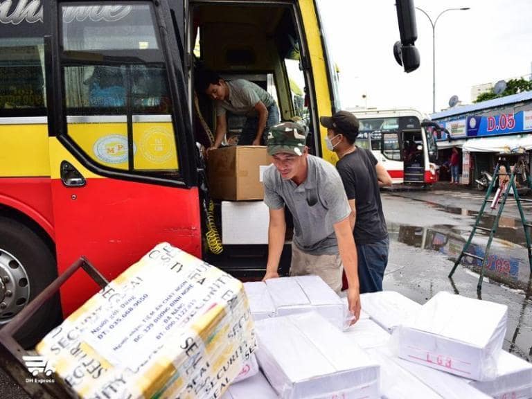 Nhà xe có nhận vận chuyển hàng hoá với phí cước phải chăng trên tuyến đường xe chạy.