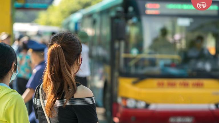 Mọi người nên chủ động đến điểm đón sớm hơn 5-10 phút tránh trường hợp lỡ chuyến.